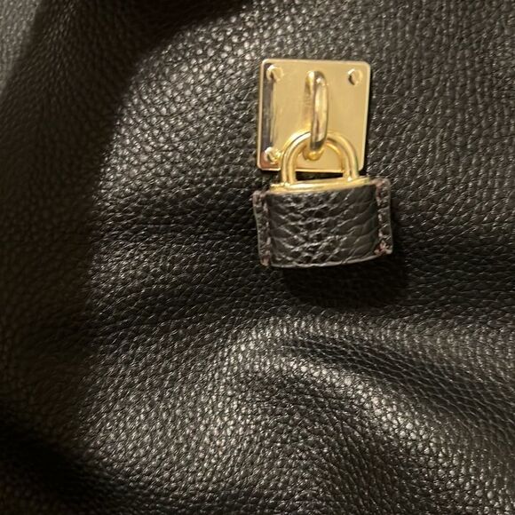 Liz Claiborne black handbag with lots of pockets and cute lock accent EUC - Picture 8 of 16